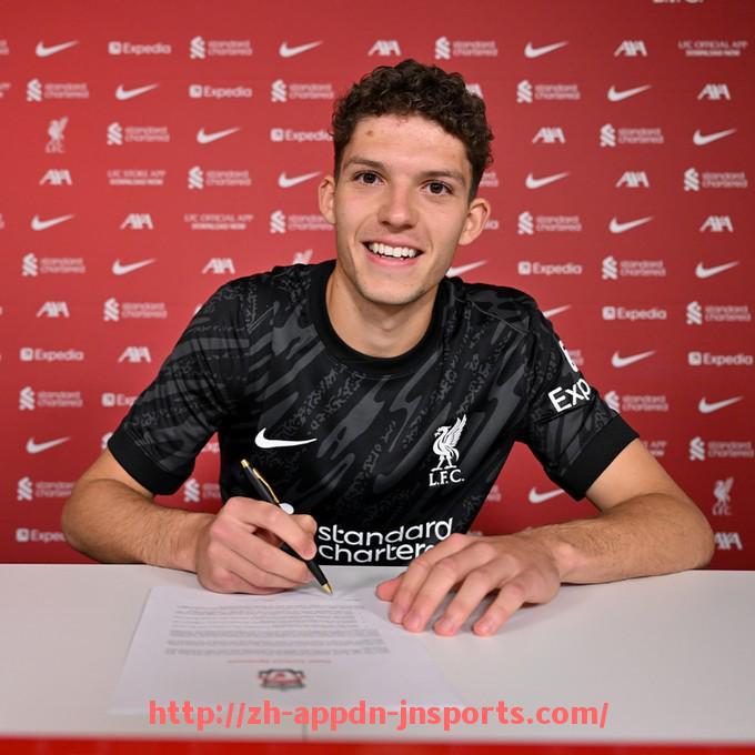 江南体育APP-法甲外援适应分析报告：语言文化、战术融入与生活环境评估