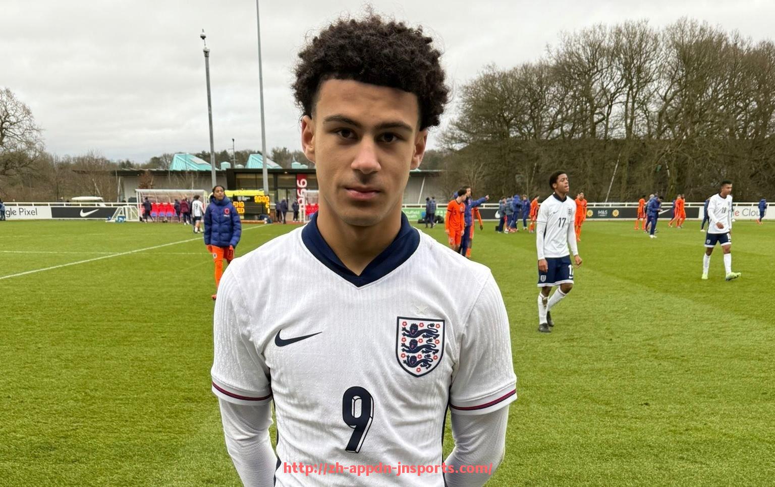 江南体育APP-世俱杯夜间赛事光照对比研究及视觉效果优化